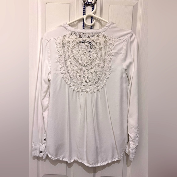 white blouse - Picture 2 of 4